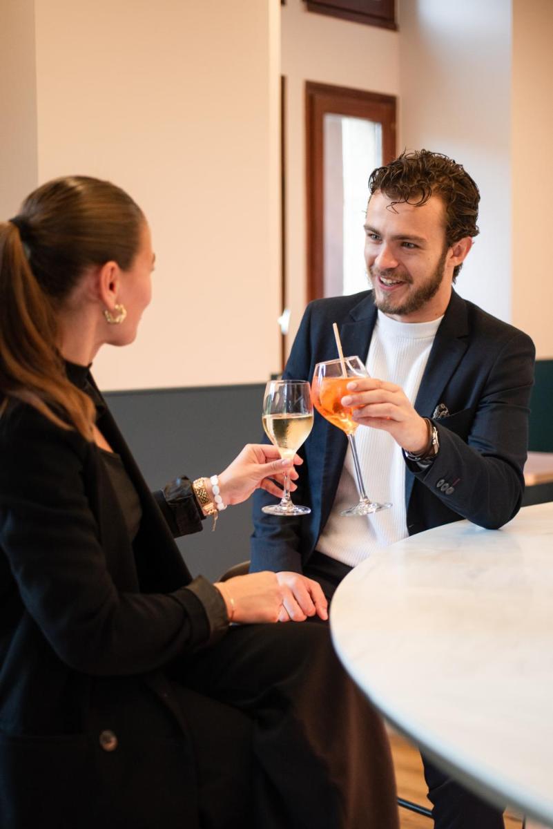 Clients de l'établissement La Maison OBONO Hôtel & Spa