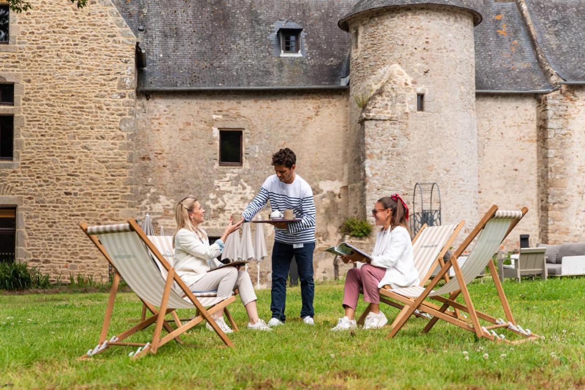 Clients de l'établissement La Maison OBONO Hôtel & Spa