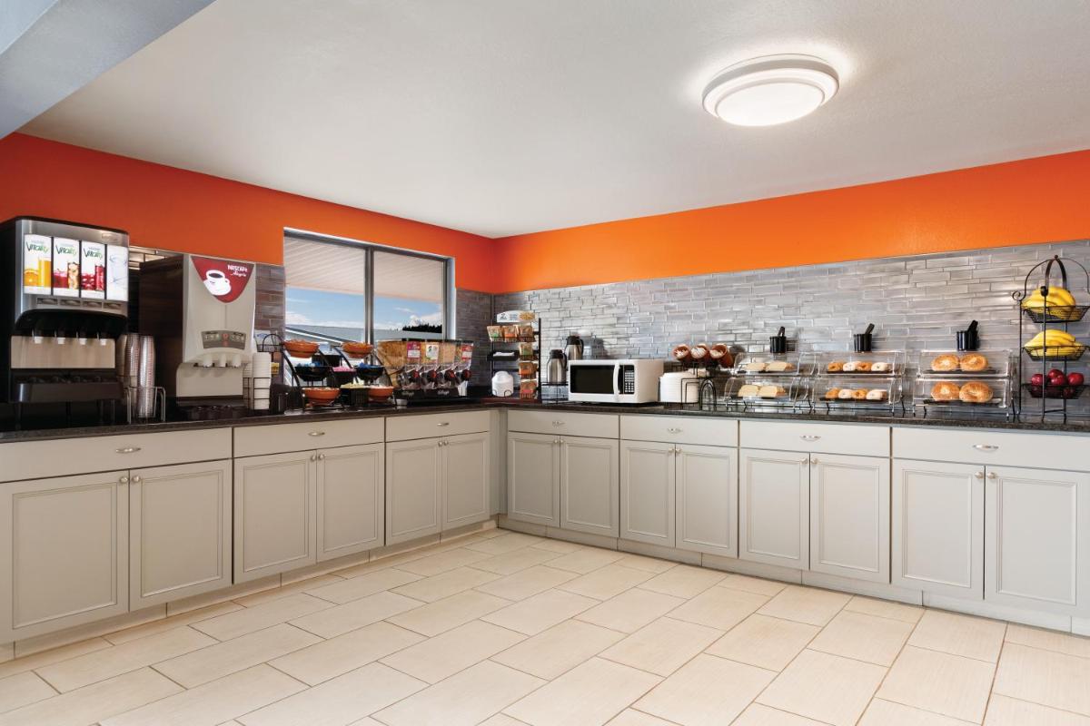 Howard Johnson by Wyndham Harrisonburg - Housity