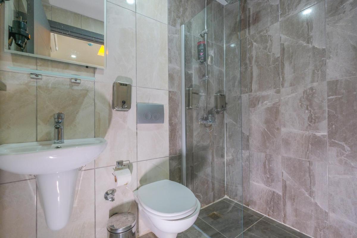 Minimalist Suit Otel - Hizvo
