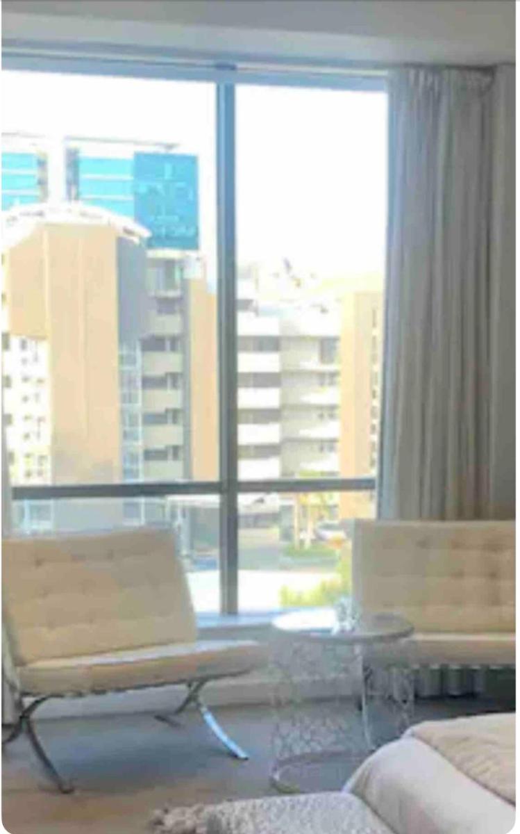Sandton Skye Stylish Apartment free WIFI & Gym - Housity