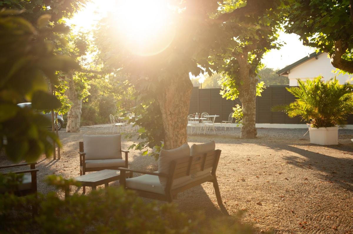 Jardin de l'établissement Logis Thermal