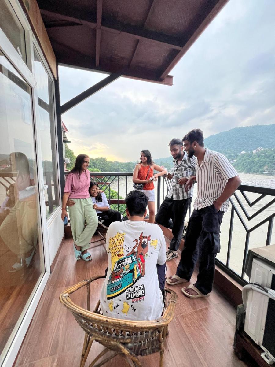 Joey's By The Ganges - Hizvo