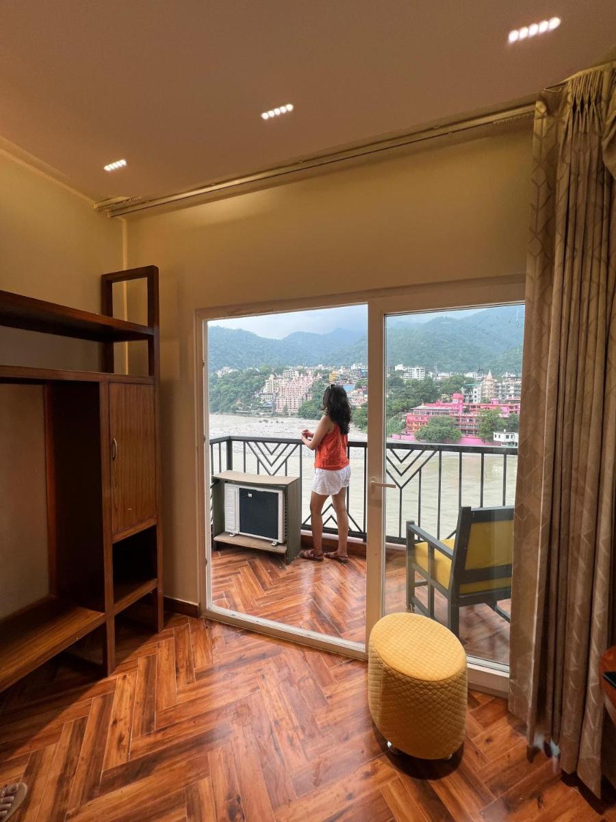 Joey's By The Ganges - Hizvo