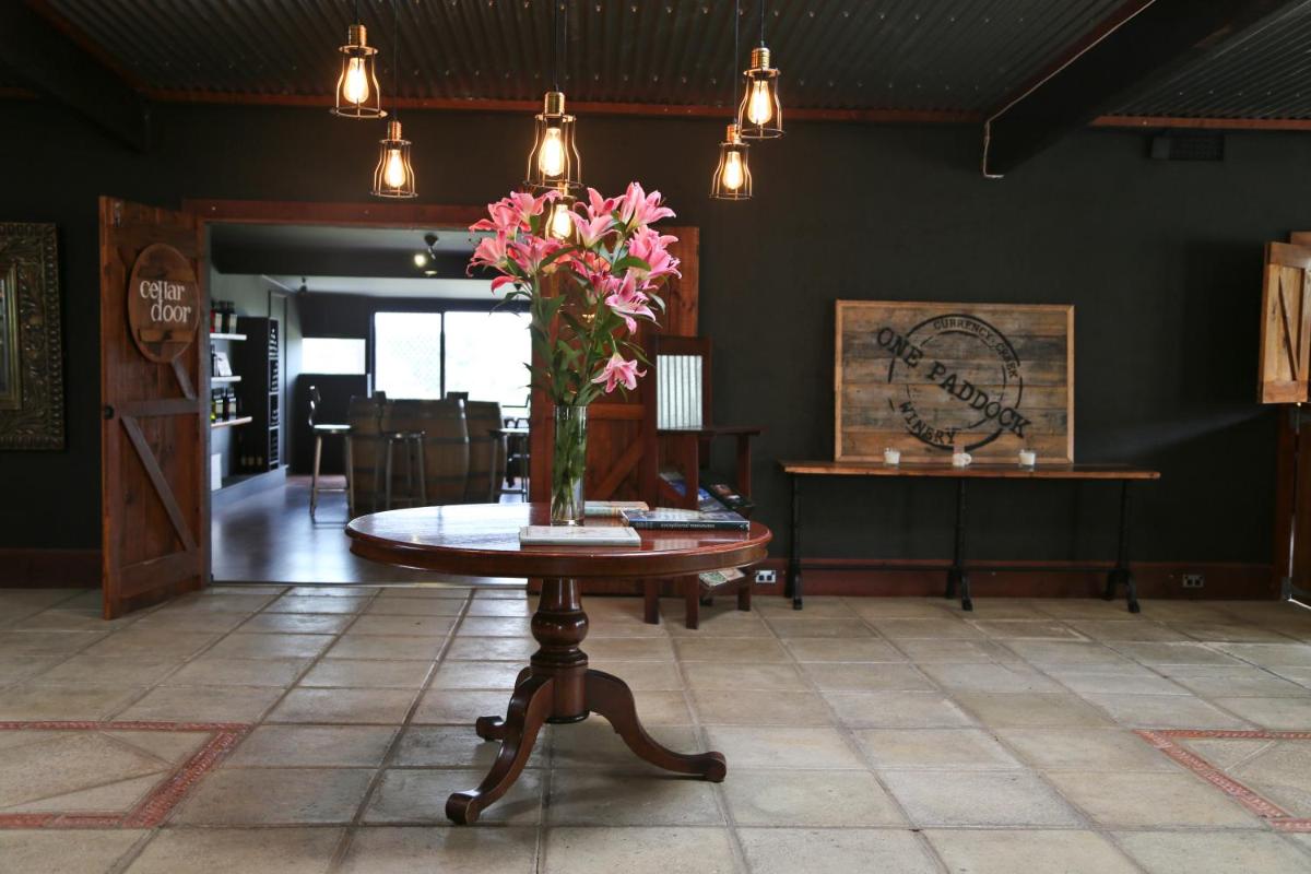 One Paddock Currency Creek Winery Villas - Housity
