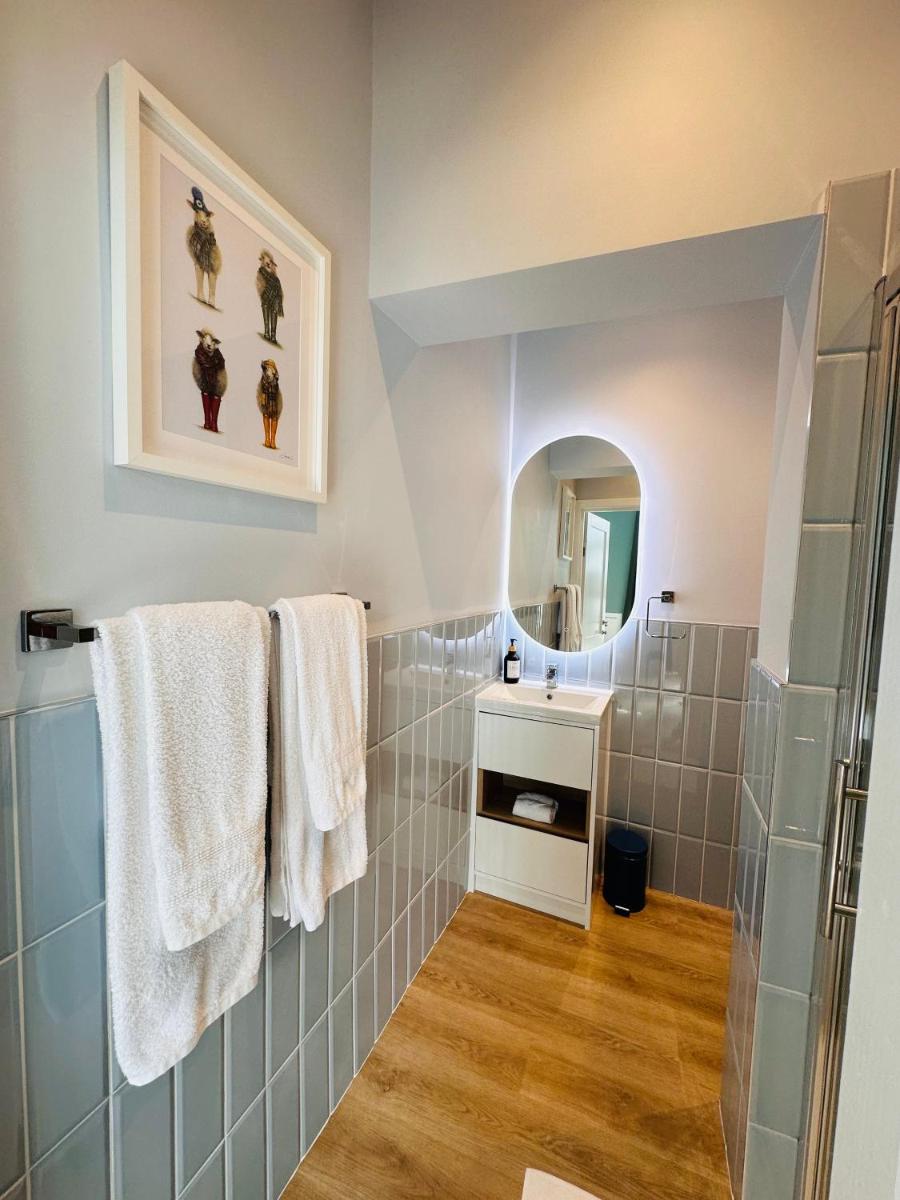 Luxury Modern Studio with Ground Floor Access - Hizvo