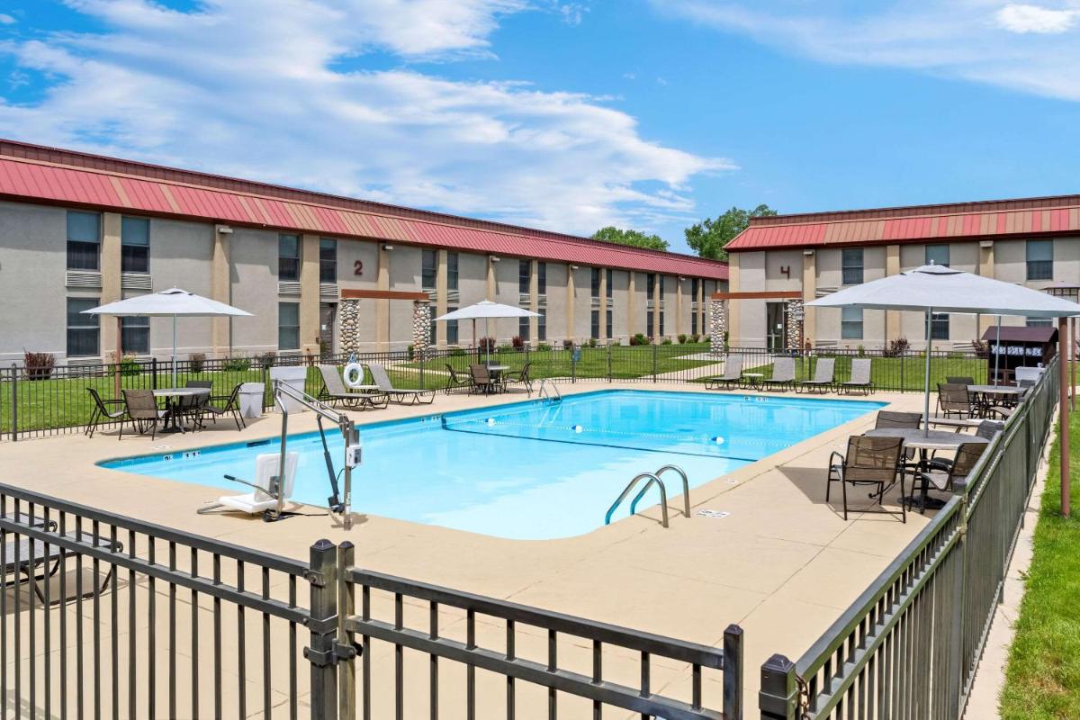 Comfort Inn at Buffalo Bill Village Resort - Housity