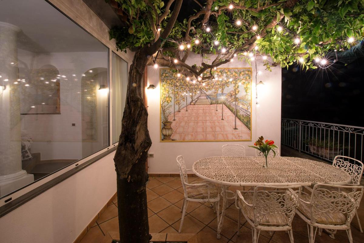 Holiday-In-Amalfi - Housity
