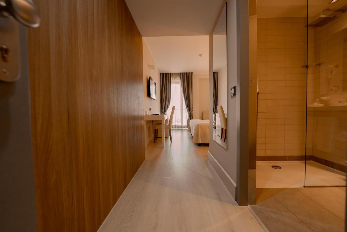 Hotel Mirasole International - Housity