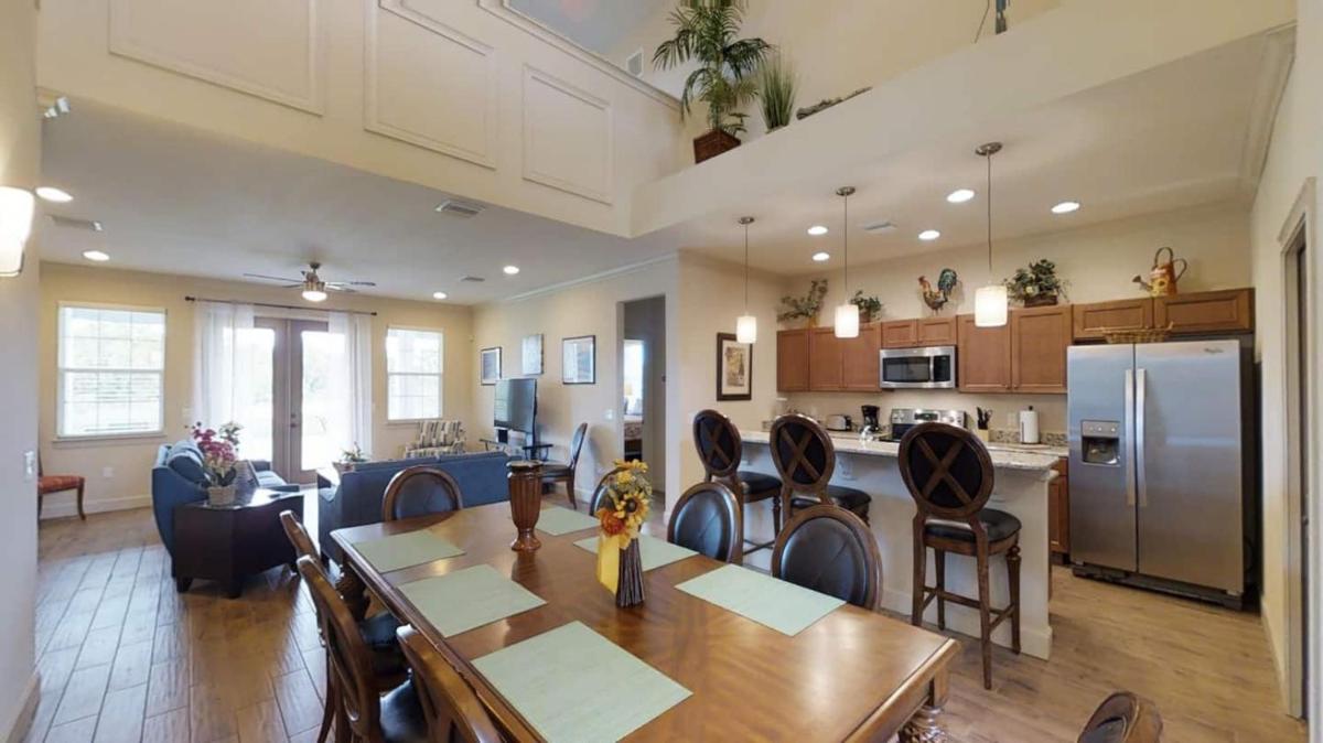 6 Bed, 4 Bath Perfect For Group Or Large Family - Housity