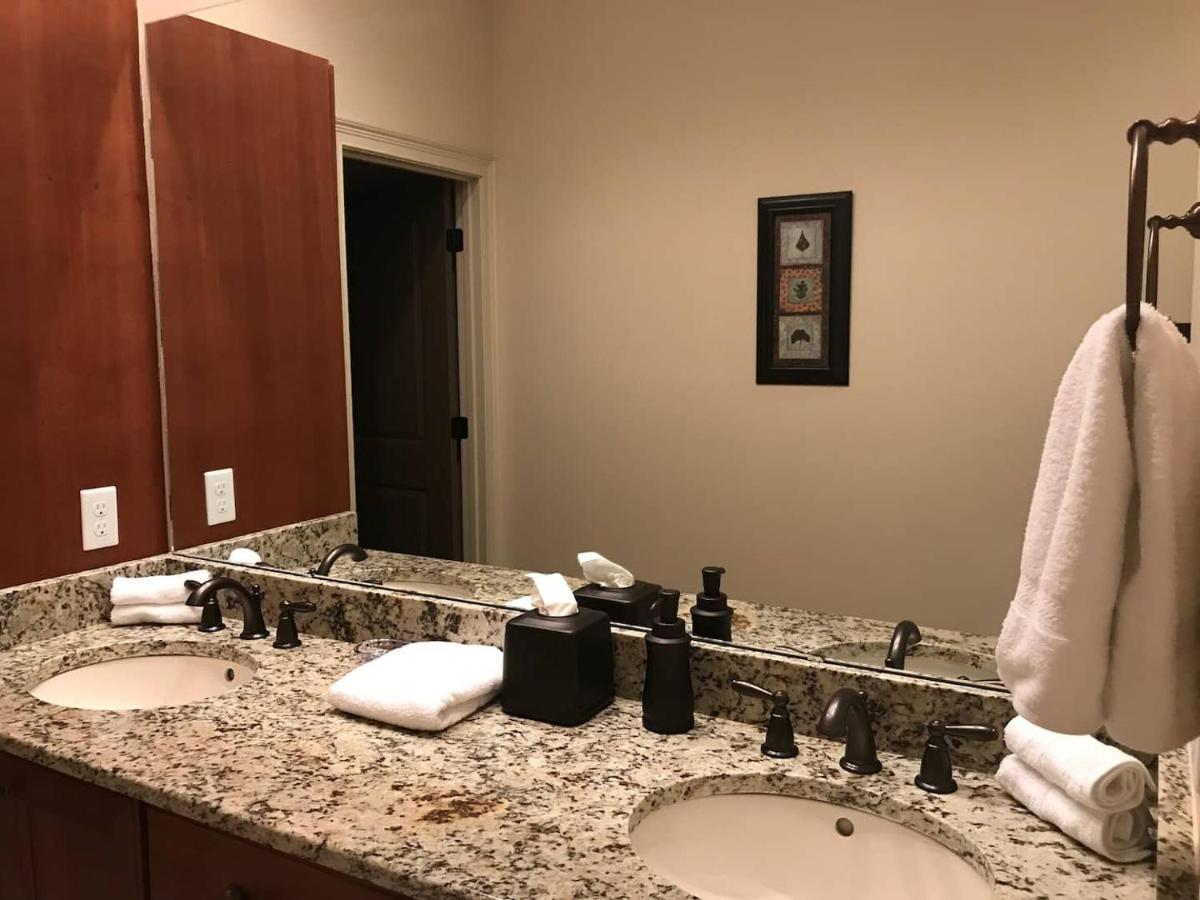 6 Bed, 4 Bath Perfect For Group Or Large Family - Housity