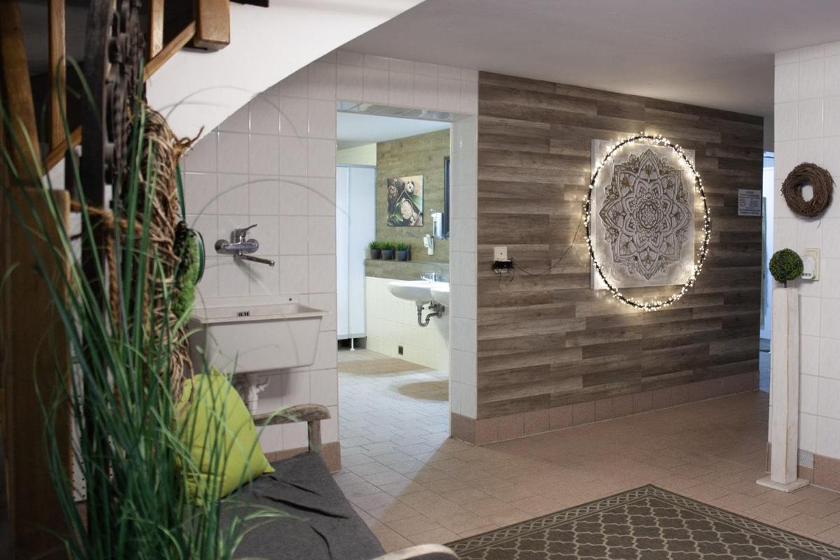 Seehaus Mamming - Hotel - Schlaffässer - Biergarten - Camping - Housity