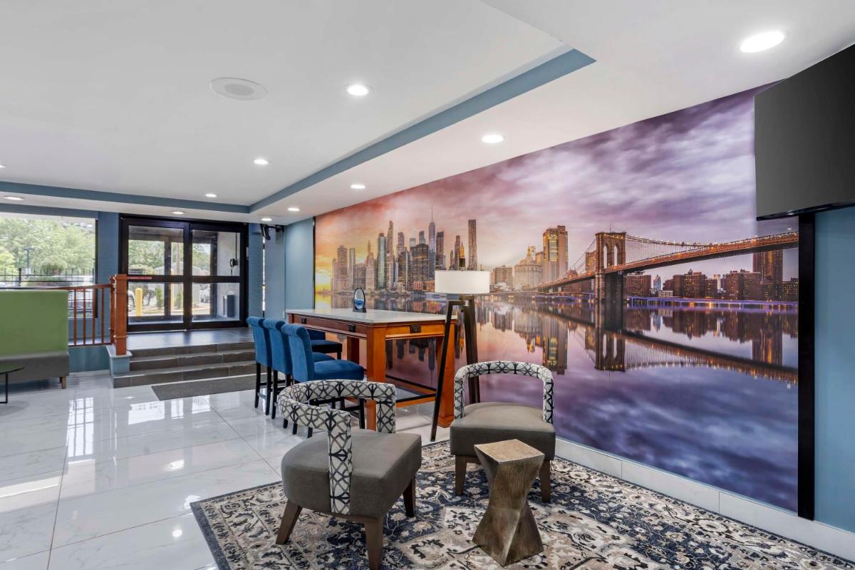 Days Hotel by Wyndham East Brunswick Conference Center - Housity