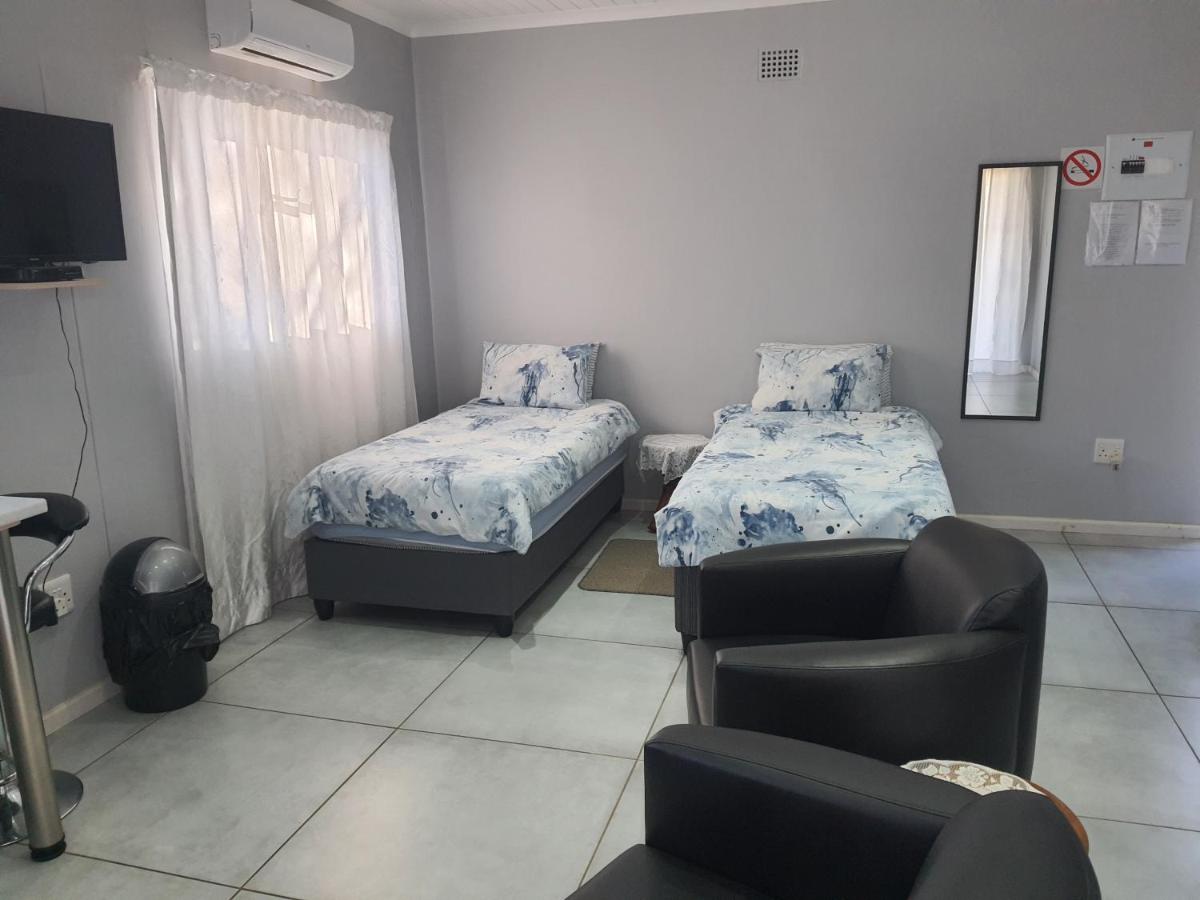 1150 on Bain - Self Catering - Housity