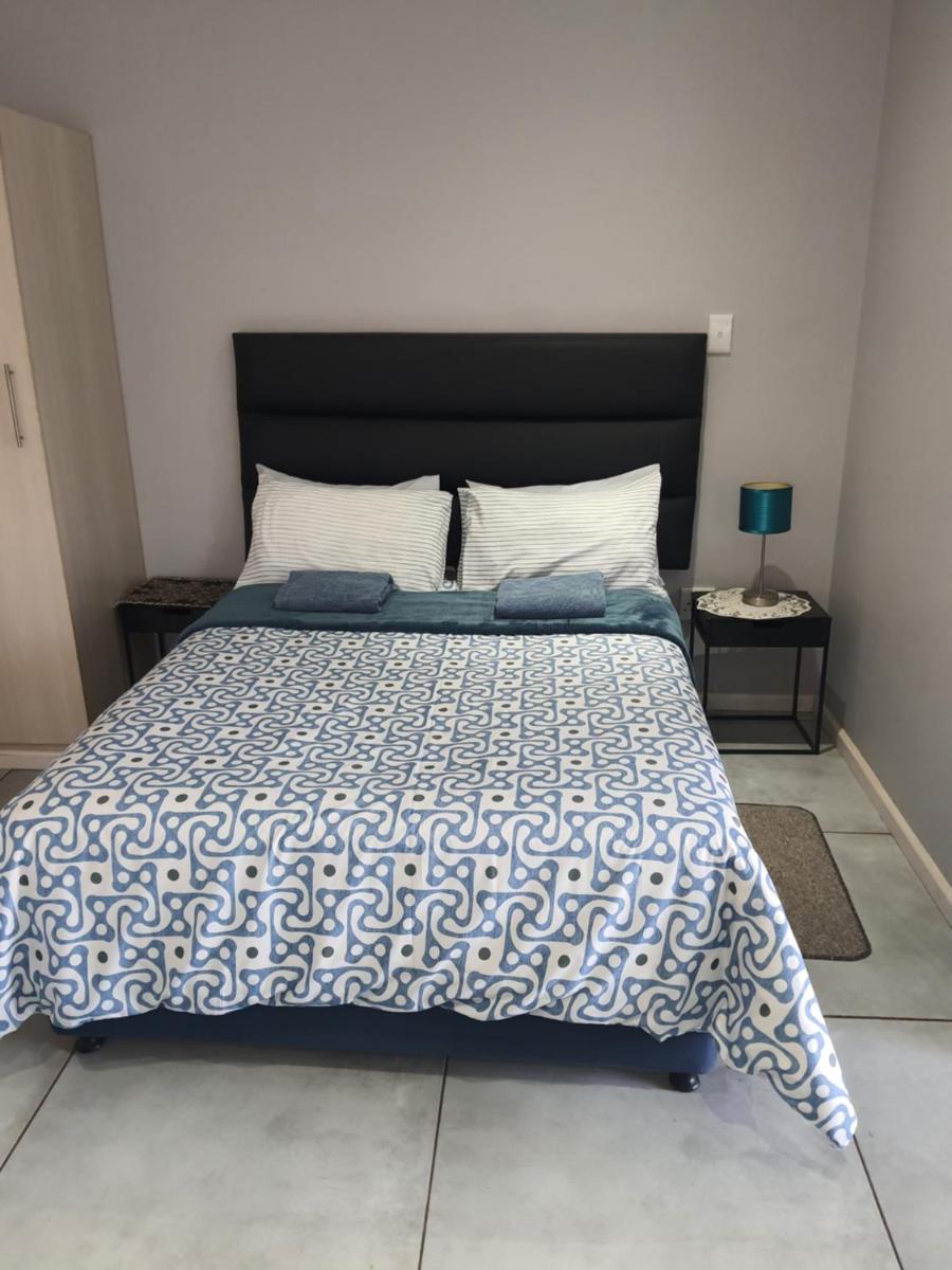 1150 on Bain - Self Catering - Housity