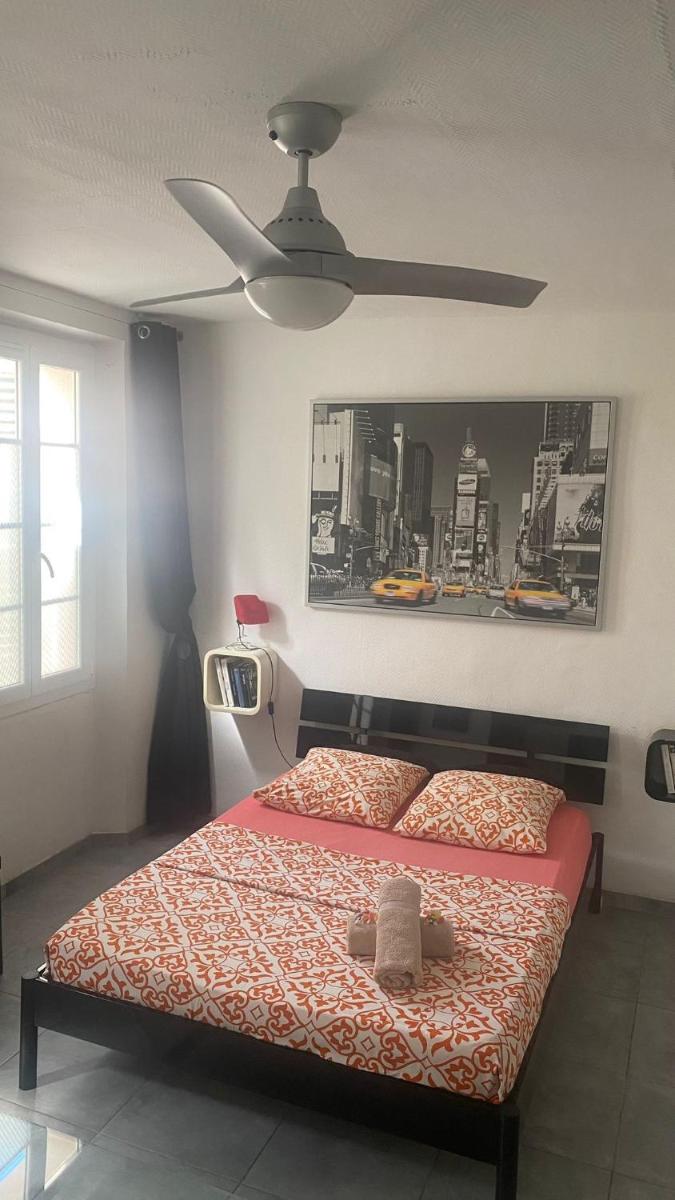 Le Suffren, ventilé ,wifi, à 100 m de la plage - Housity