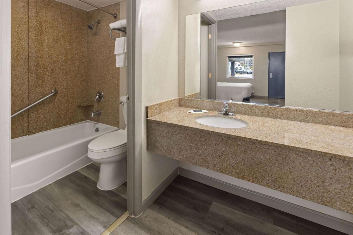 Days Inn by Wyndham Aberdeen - Housity
