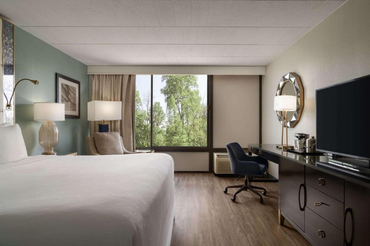 Wyndham Garden Inn Pittsburgh Airport - Housity