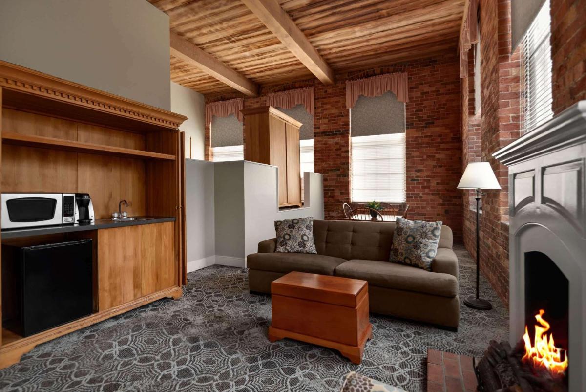 The Historic Brookstown Inn, Trademark Collection by Wyndham - Housity