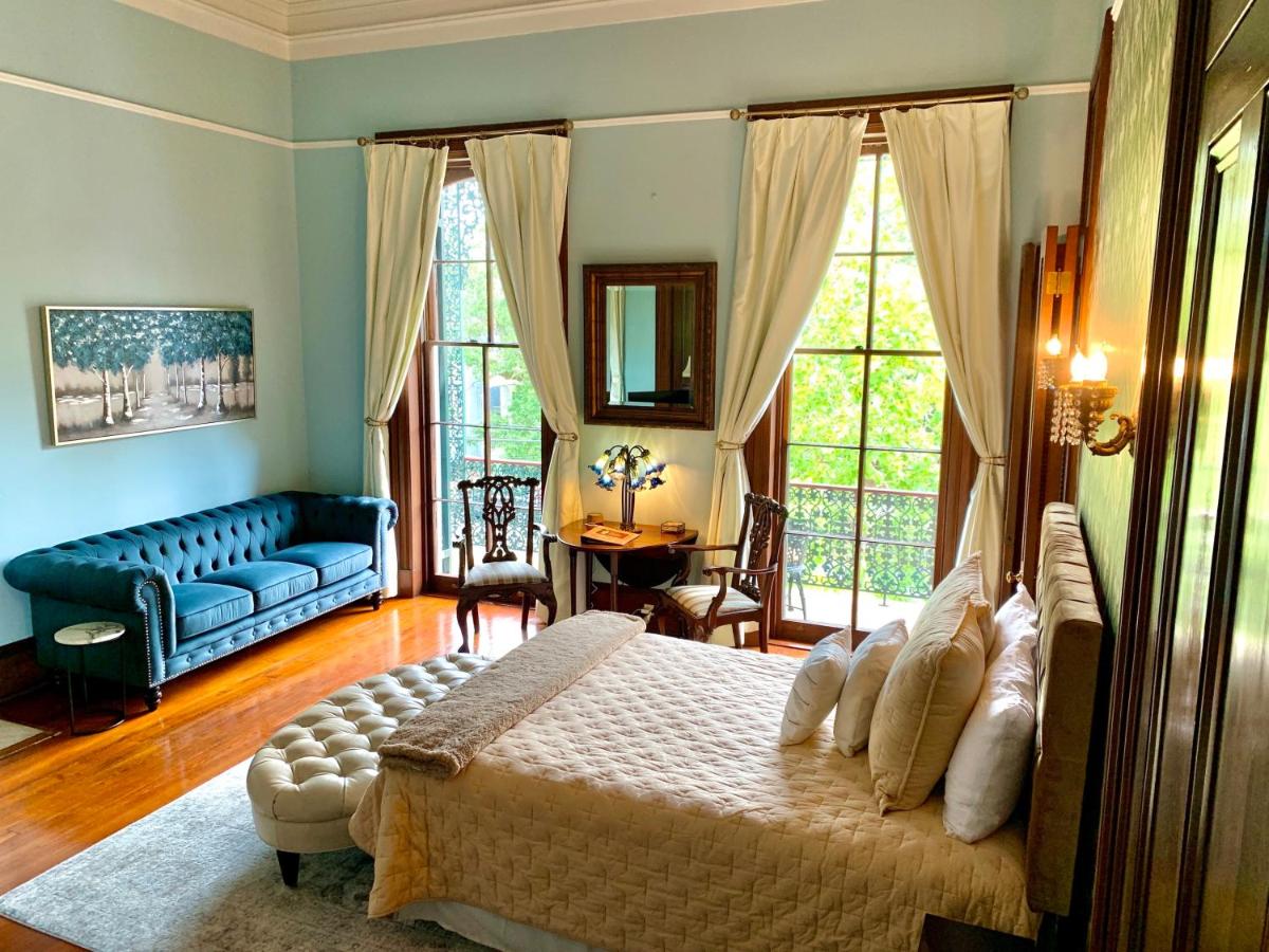 The Lanaux Mansion - Housity