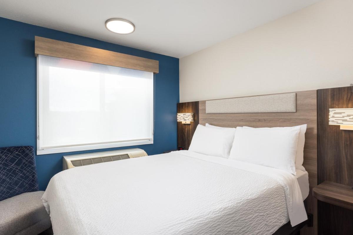Holiday Inn Express Portland South - Lake Oswego by IHG - Housity