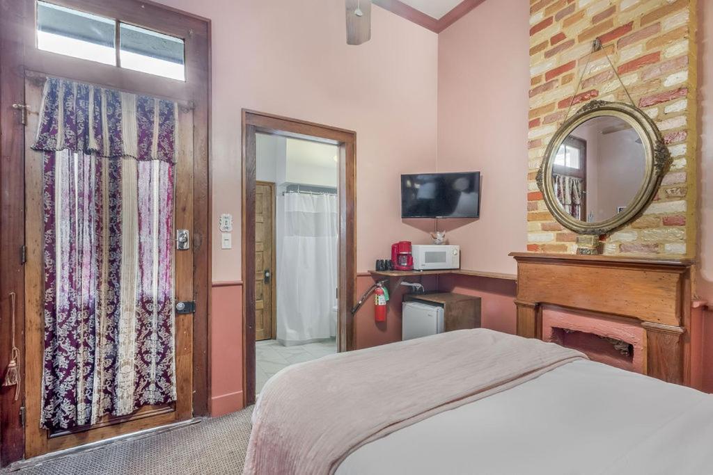 Royal Barracks Guest House - Housity