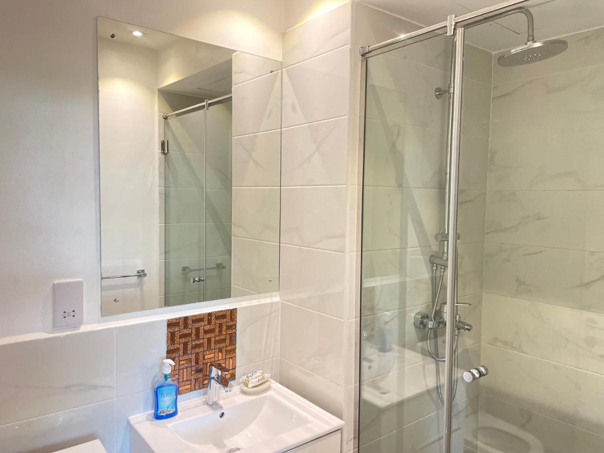 Suitetrails - Golden Place Properties At The Embassy Gardens