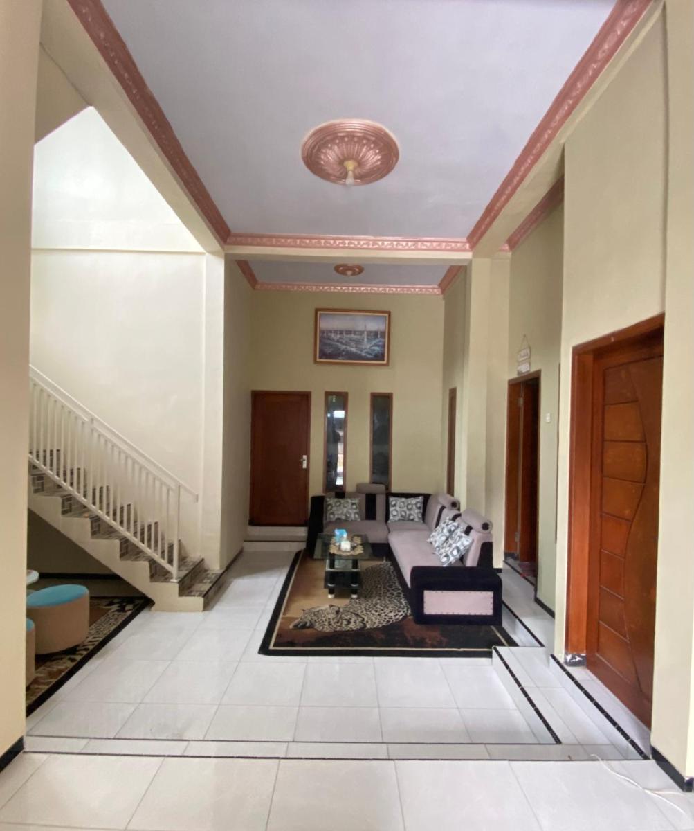 Ijen kingdom guest house - Housity