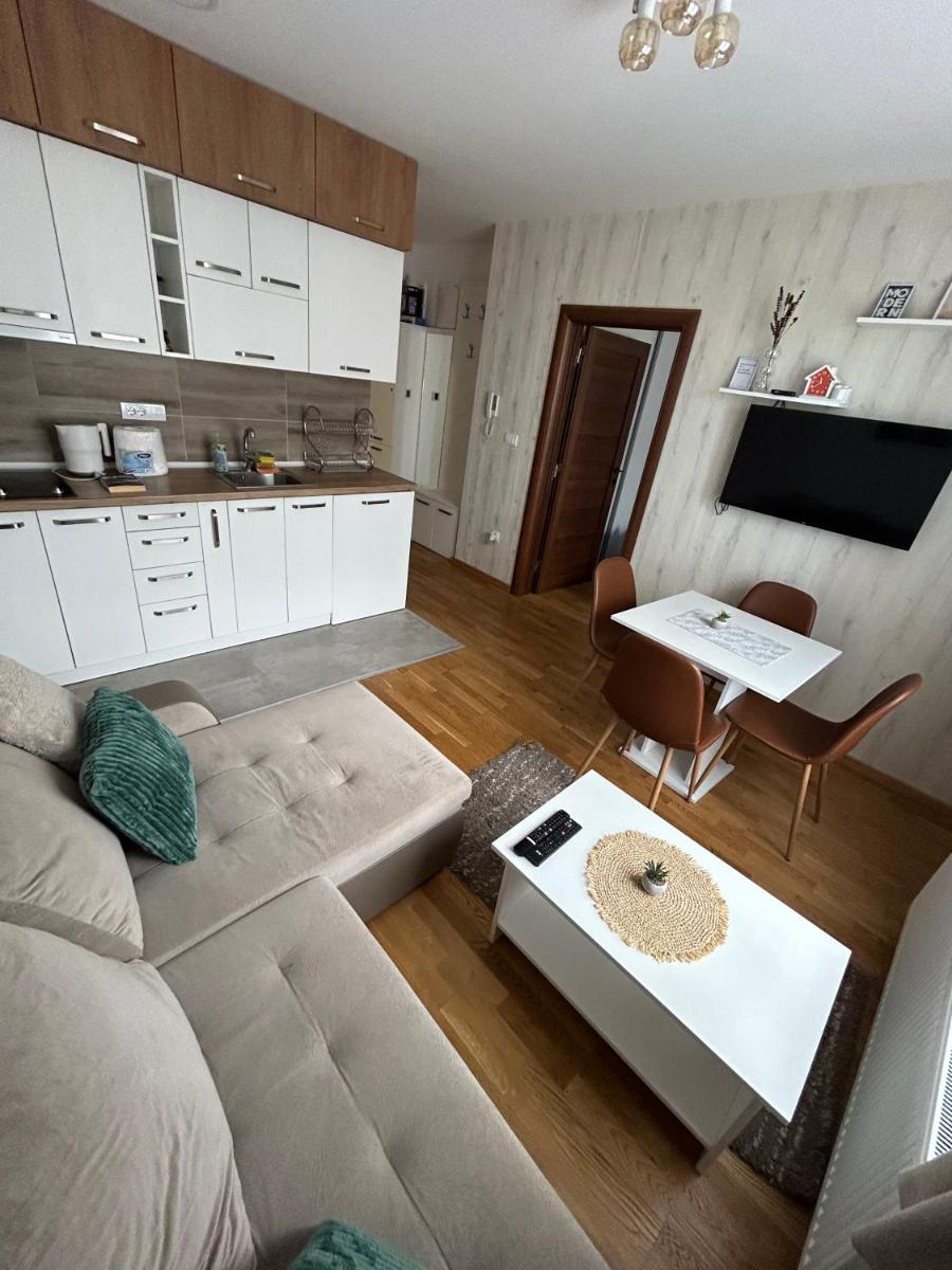 Divčinova Apartman 008 - Housity