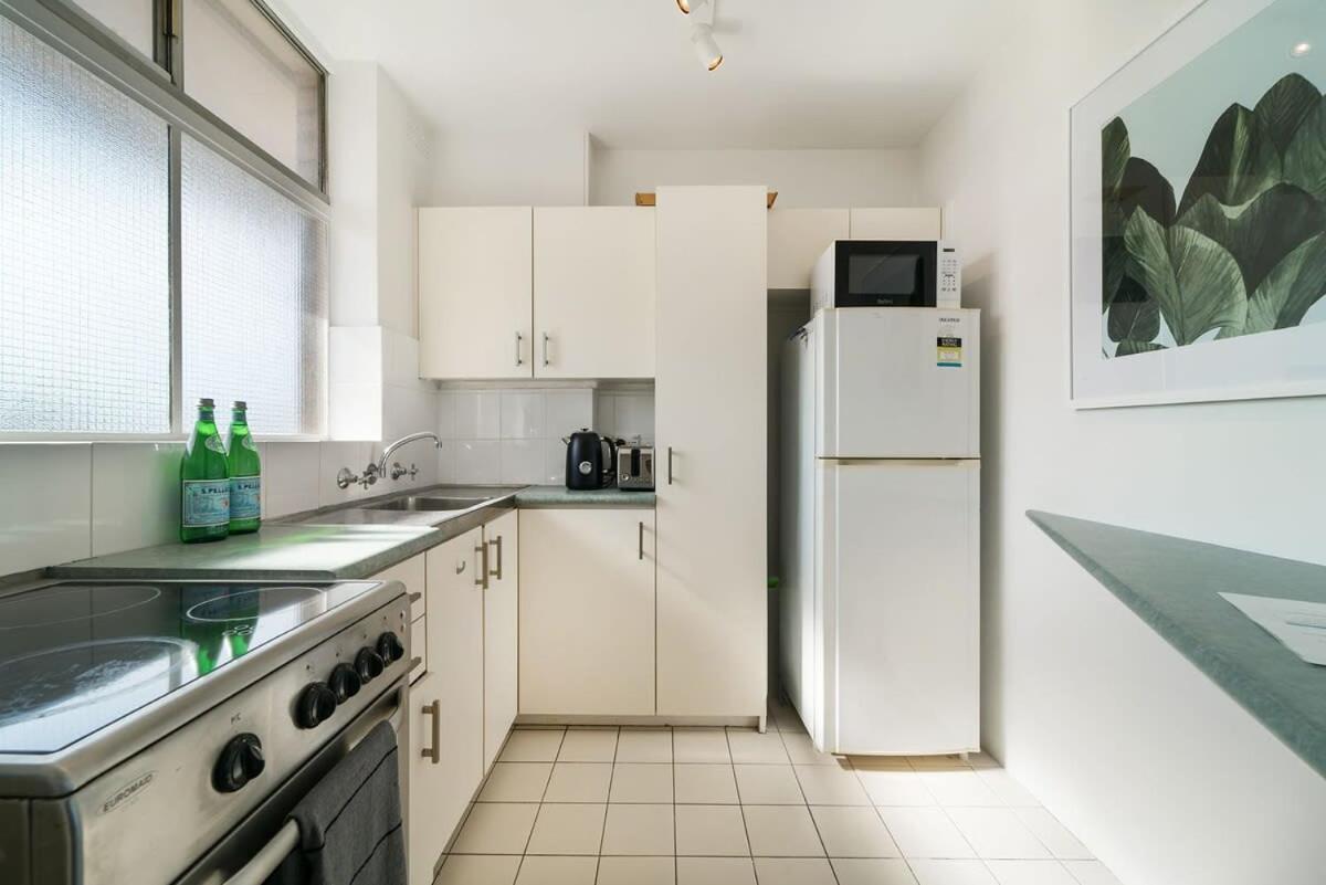 Bright and Sunny Studio Apartment - Housity