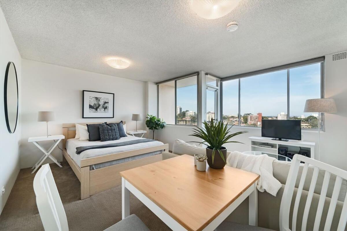 Bright and Sunny Studio Apartment - Housity