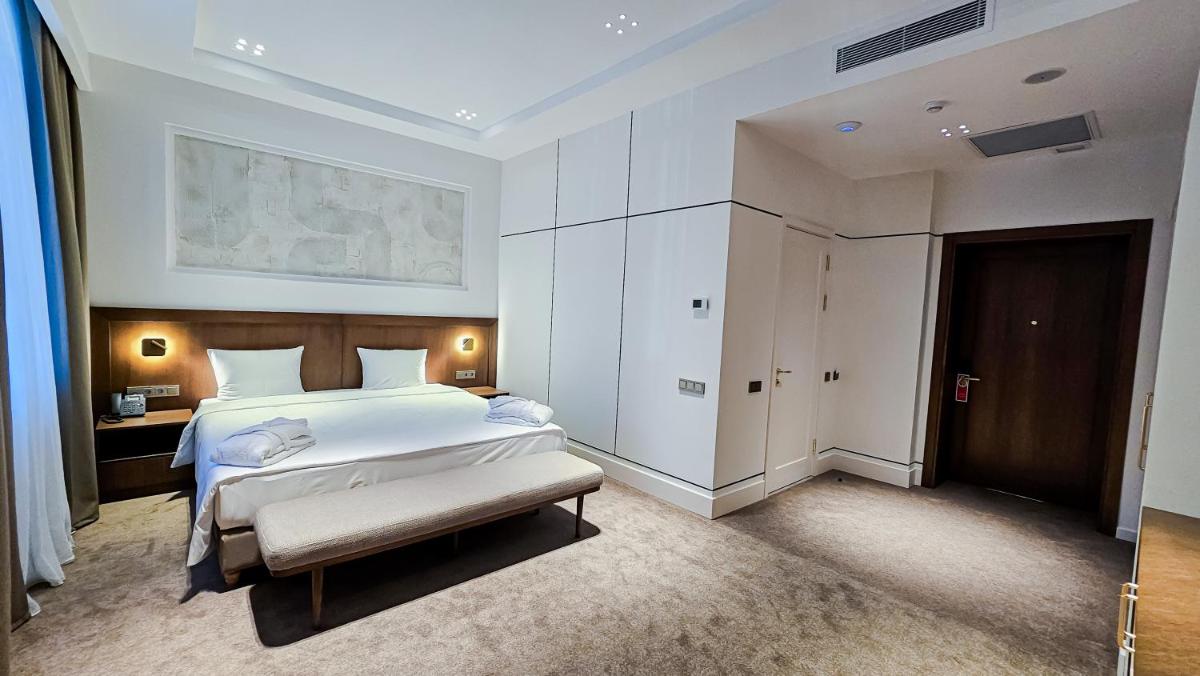 Grand Tien Shan Hotel - Housity