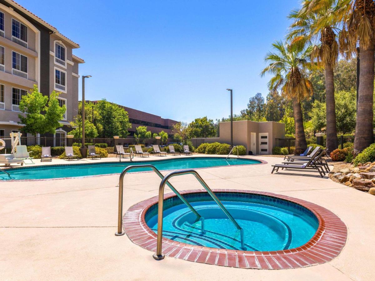 La Quinta by Wyndham Santa Clarita - Valencia - Housity