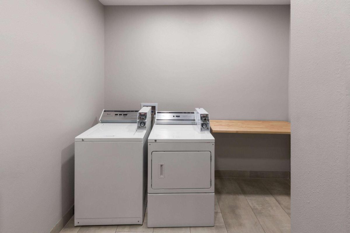 La Quinta by Wyndham McAlester - Housity