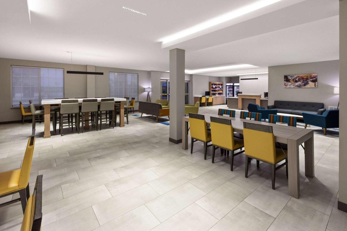 La Quinta by Wyndham McAlester - Housity