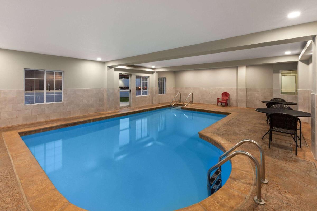 La Quinta by Wyndham McAlester - Housity