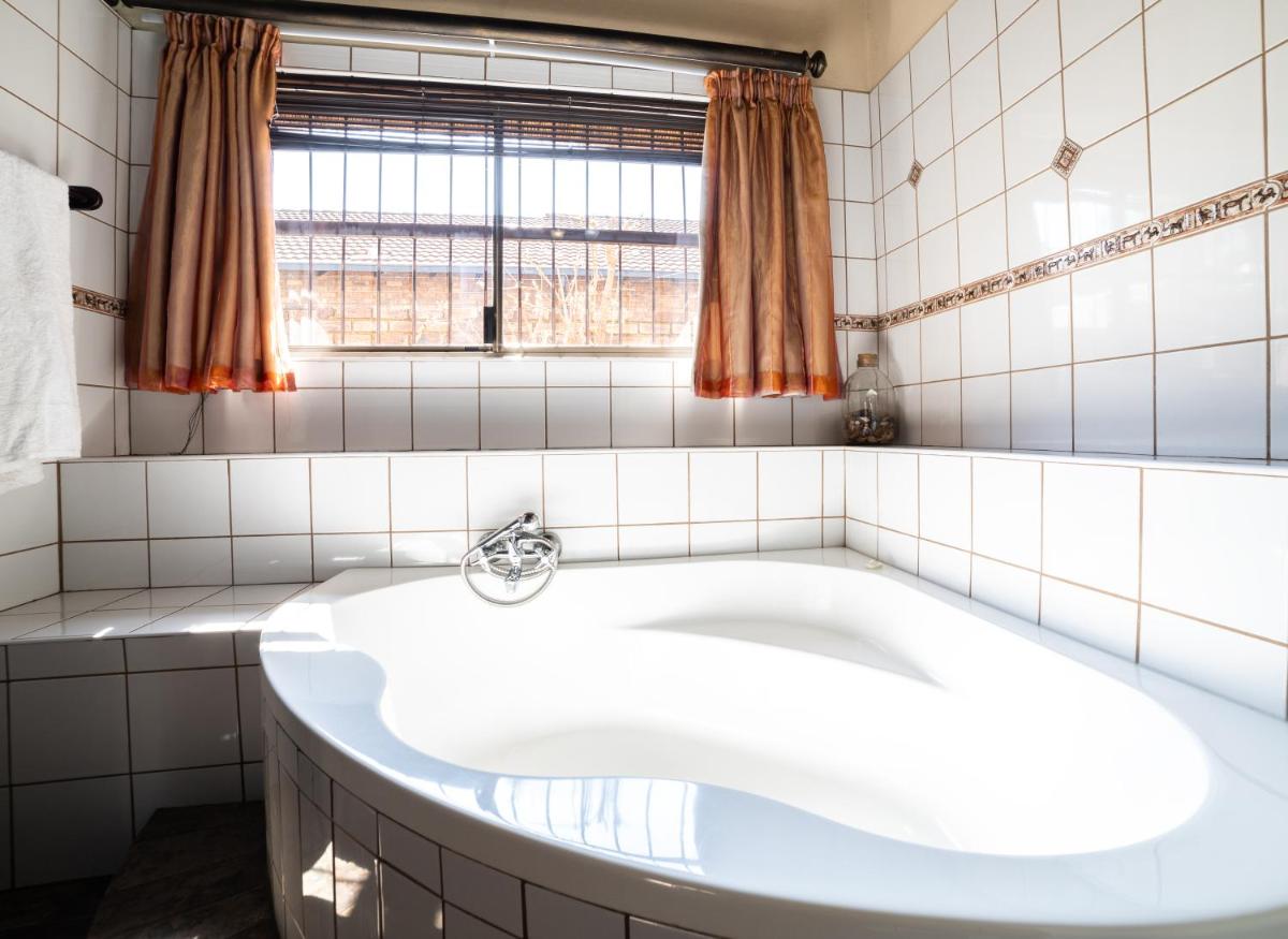 Thatch Haven Guesthouse - Housity