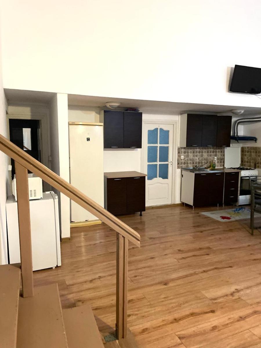 Canadian House - Housity