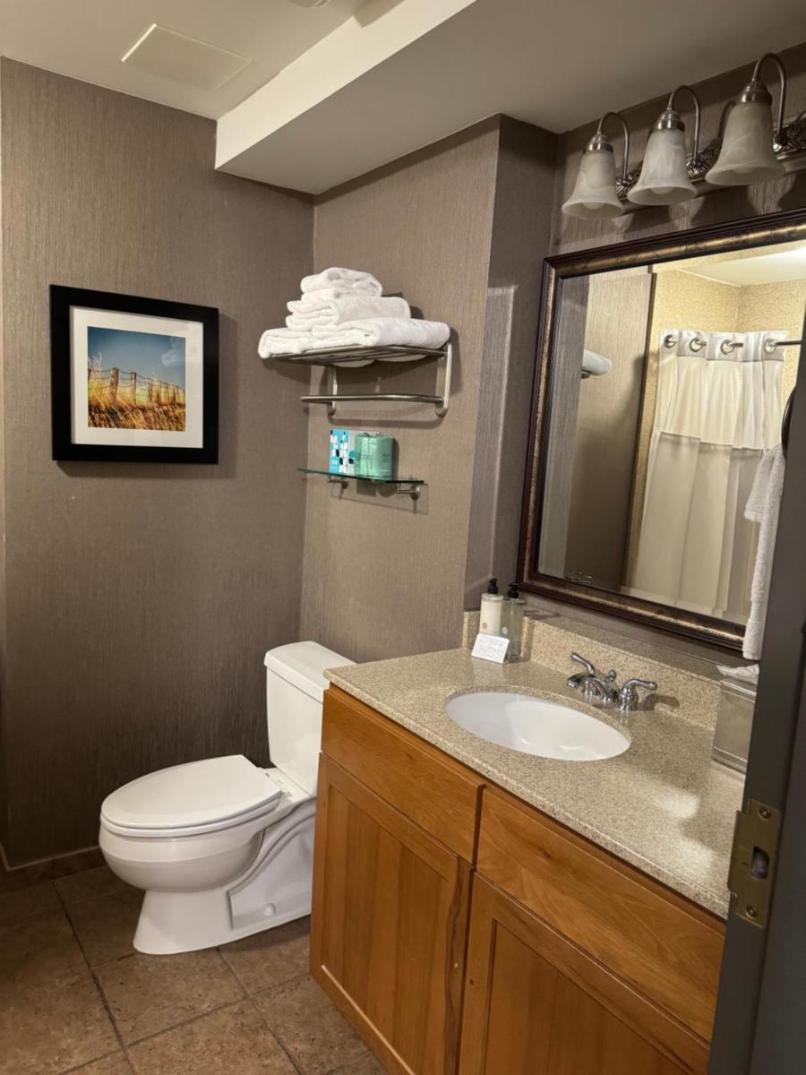 Normandy Farm Hotel & Conference Center - Housity