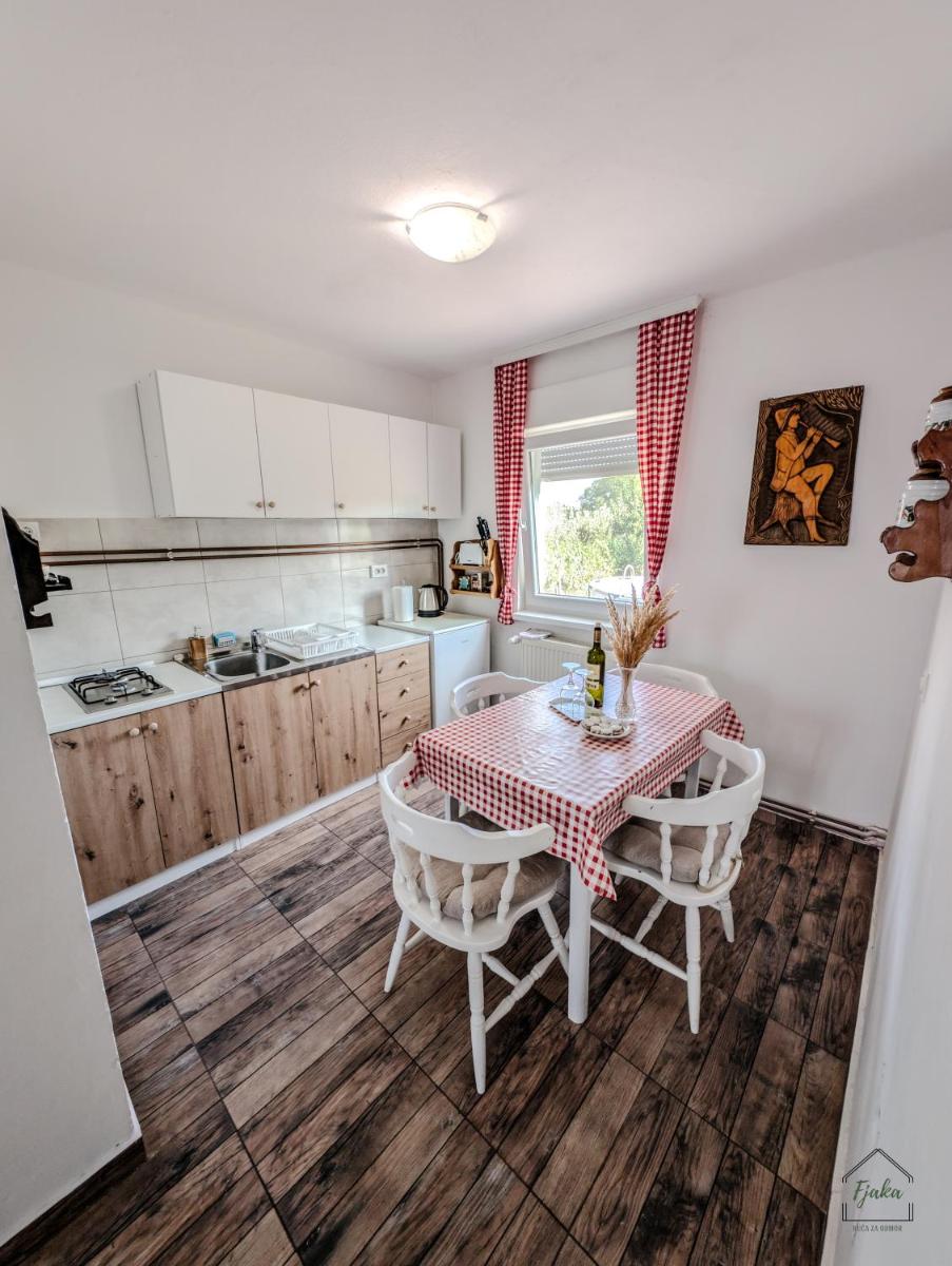 Kuća za odmor Fjaka - Housity