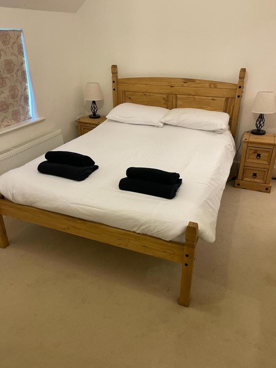 Private Bedrooms in Quaint Oxfordshire Village Cottage - Housity