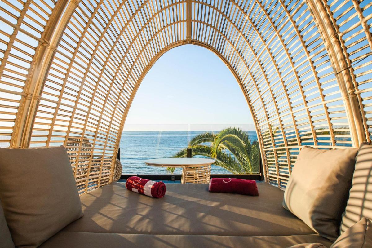 una habitación con vista al mar en SOLYMAR Gran Hotel, en Calpe