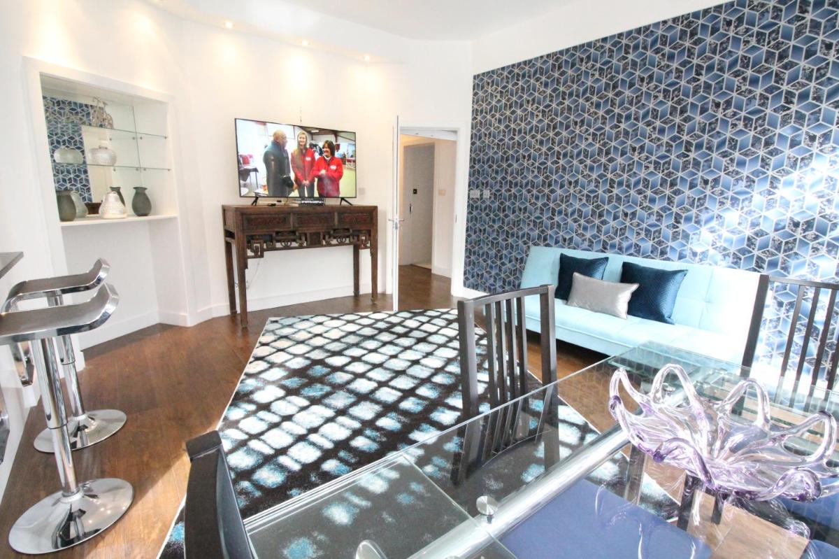Suitetrails - Contemporary 3 double bedroom 2 bathroom Haven in the heart of Chelsea Exquisite London Apartment with a Designer's Touch
