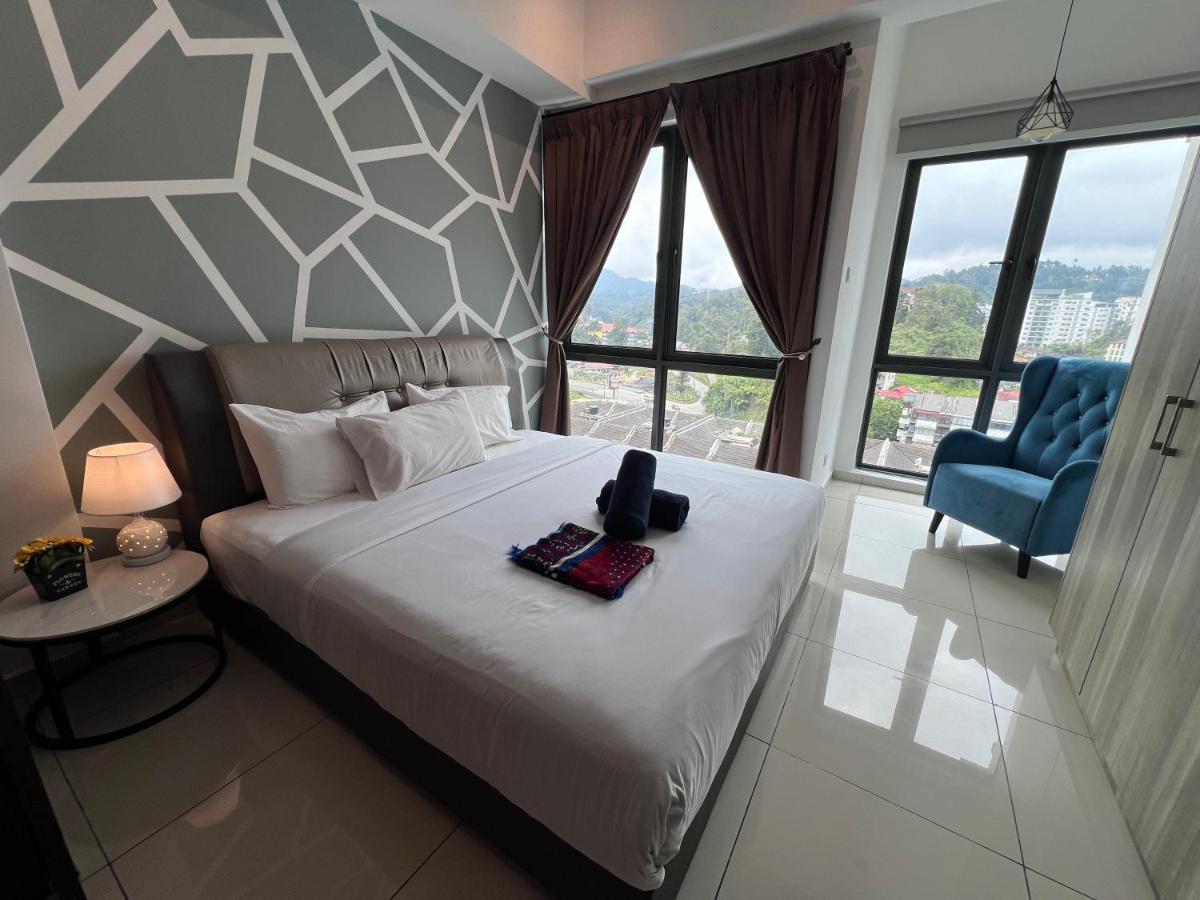 BLUE JADE STUDIOS - Housity