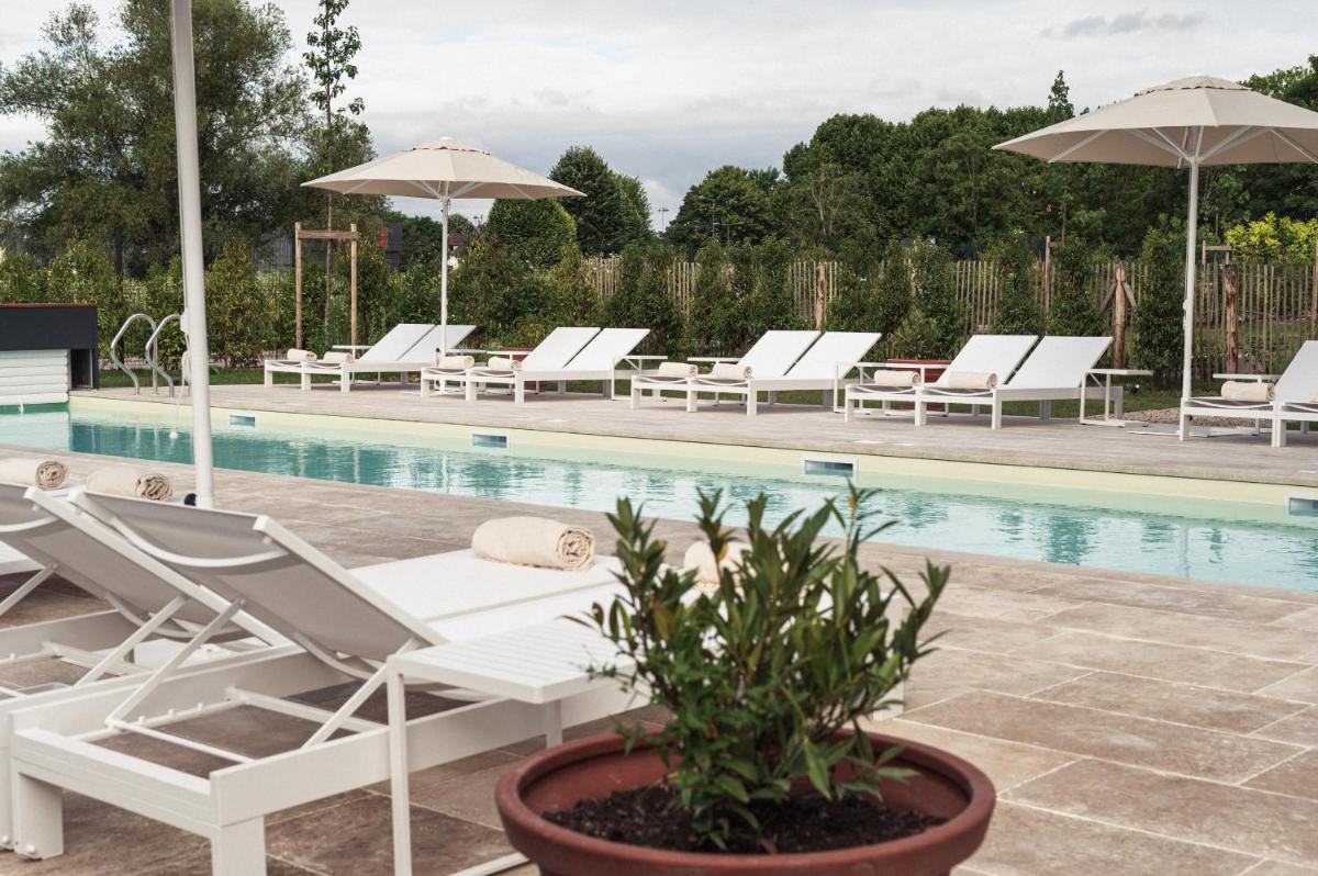 Piscine de l'établissement voco Beaune , Cité des Vins by IHG ou située à proximité