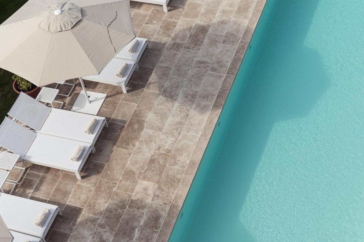 Piscine de l'établissement voco Beaune , Cité des Vins by IHG ou située à proximité