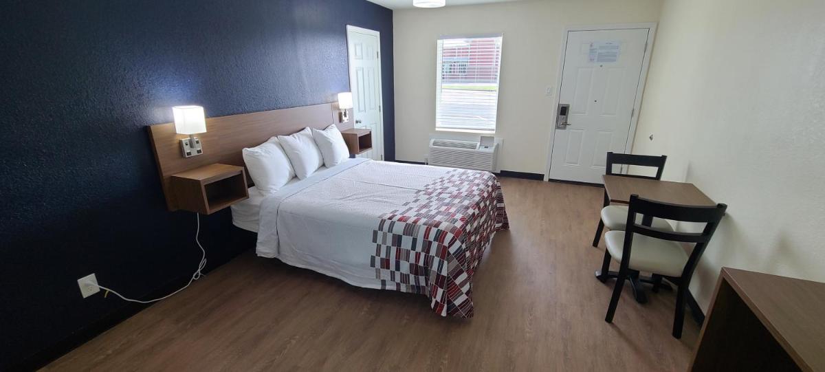 Red Roof Inn Byron - Housity