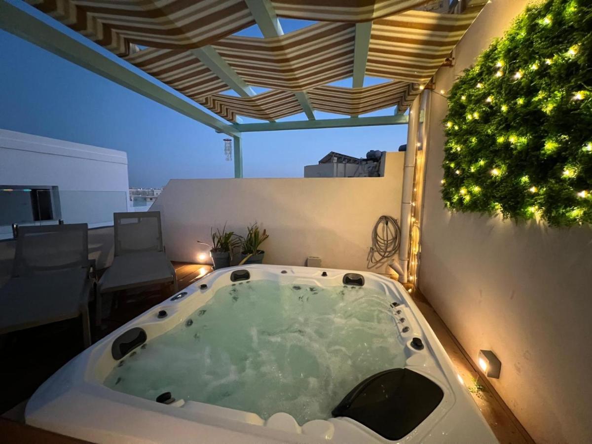 Amazing 4-bedroom Sliema Town House with Jacuzzi - Housity