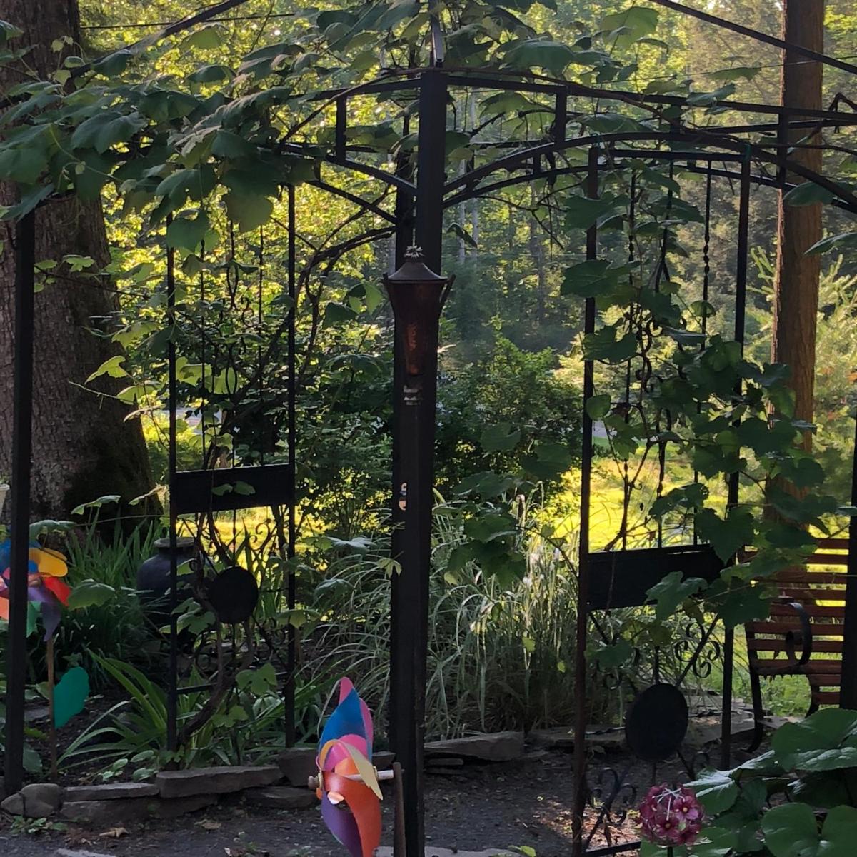 Brookview Manor Inn - Housity
