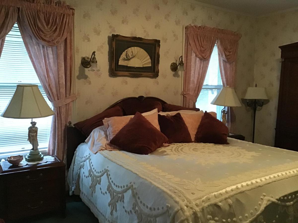 Brookview Manor Inn - Housity